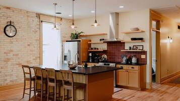 Micro-ondes, four, plaque de cuisson, lave-vaisselle