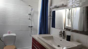 Serviettes fournies, savon