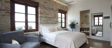 Deluxe Triple Room, City View