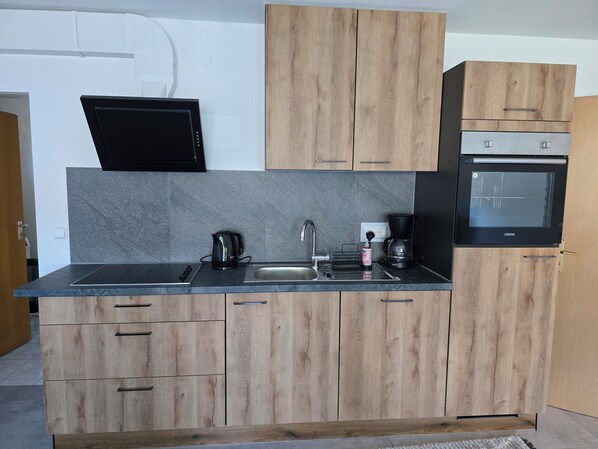 Kühlschrank, Ofen, Herdplatte, Geschirrspüler