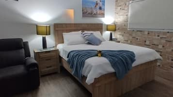 1 habitación, tabla de planchar con plancha, wifi gratis y ropa de cama
