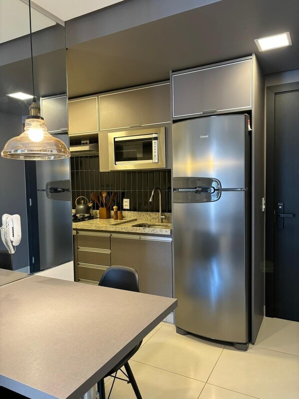 Superior Apartment, 1 Queen Bed, Balcony, City View | Private kitchen