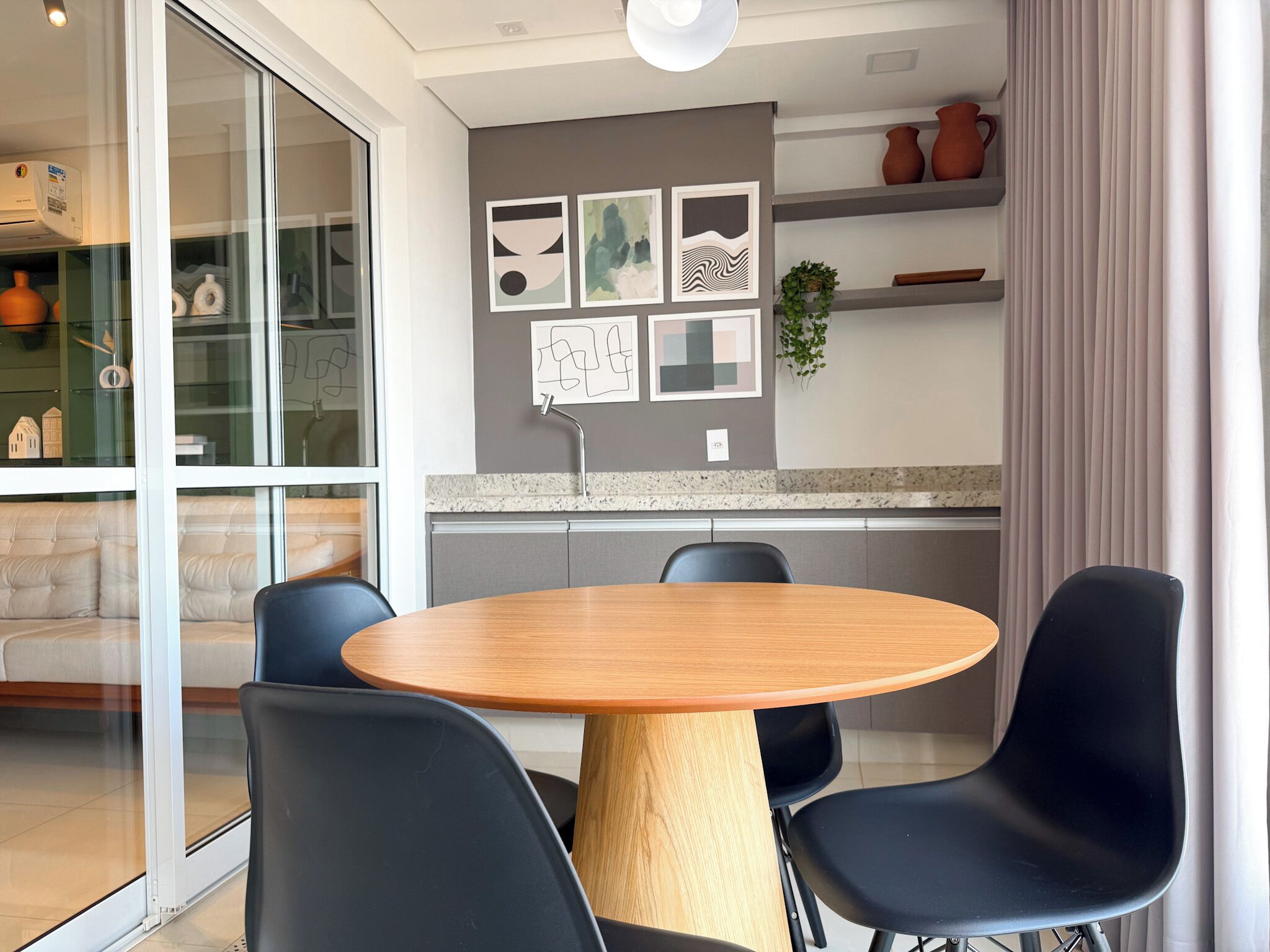 Apartament Deluxe, 1 llit de matrimoni, balcó, vistes a la ciutat | Menjador