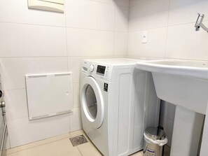 Superior Apartment, 1 Queen Bed, Balcony, City View | Laundry