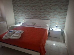 2 bedrooms, WiFi, bed sheets - 5 minutes from Pompeii, apartment equipped with all amenities (Scafati)