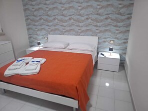 2 bedrooms, WiFi, bed sheets - 5 minutes from Pompeii, apartment equipped with all amenities (Scafati)