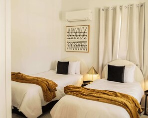 5 chambres, fer et planche à repasser, Wi-Fi, draps fournis