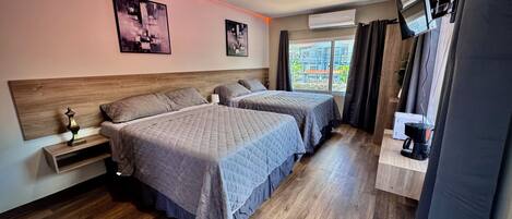 3 室のベッドルーム、WiFi (無料)、ベッドシーツ