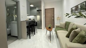 Living area - Beachfront 2Bedroom Flat SeaView (Loutraki)