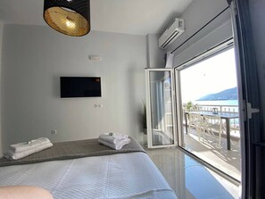 Room - Beachfront 2Bedroom Flat SeaView (Loutraki)