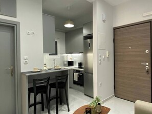 Private kitchen - Beachfront 2Bedroom Flat SeaView (Loutraki)