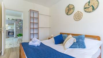 2 bedrooms, iron/ironing board, bed sheets