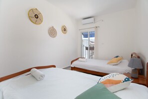 2 bedrooms, iron/ironing board, bed sheets