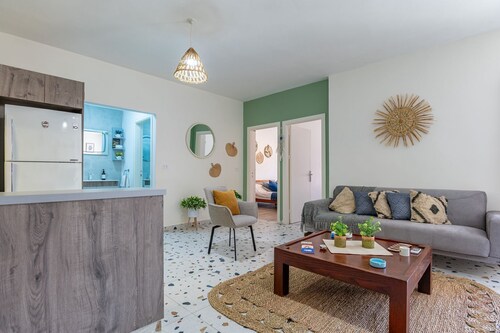 Breeze 2BR In The Old Souks