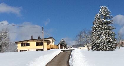 La Cure RDC en maison au calme T2 48m2 au  au milieu des champs 3 km Rousses