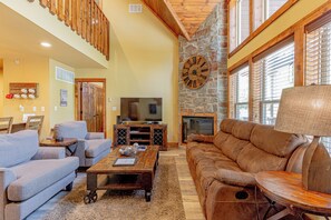 Smart TV, fireplace