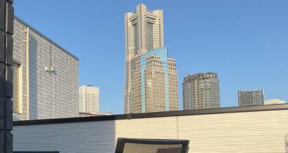 Short-stay accommodations in a house with a modern Japanese design near Minato Mirai, within walking distance of Yokohama Station, with open access to the 1st floor, 2nd floor, and rooftop balcony