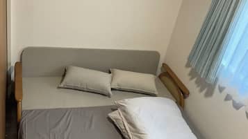 2 bedrooms, iron/ironing board, WiFi, bed sheets