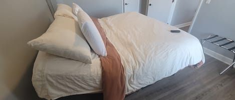Fer et planche Ă repasser, Wi-Fi, literie fournie