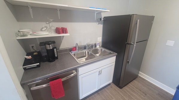 Microwave, oven, stovetop, dishwasher