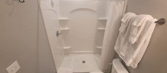 Modern, 1 King Bedroom overlooking downtown