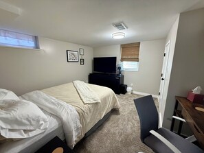 4 bedrooms, desk, iron/ironing board, free WiFi