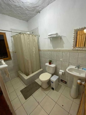 Family Quadruple Room, Garden View | Bathroom | Towels