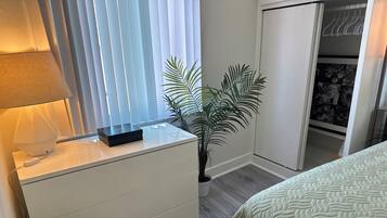 1 slaapkamer, een strijkplank/strijkijzer, wifi, beddengoed