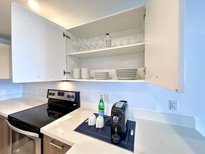 Microonde, forno, piano cottura, lavastoviglie