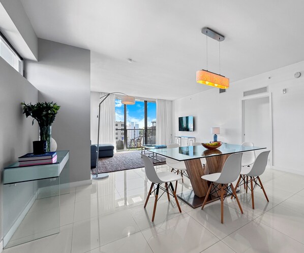 Interior - Spacious and Comfortable 2BD Penthouse | Balcony, Kitchen and Daily Housekeeping (Bay Harbor Islands)