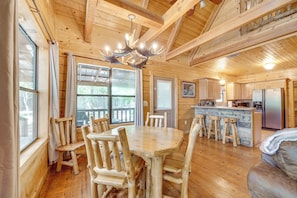 Interior - 3 Mi to State Park & Lake: Broken Bow Cabin! (Broken Bow)