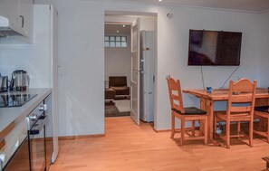 Fridge, oven, dishwasher, coffee/tea maker