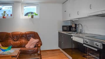 Køleskab, ovn, opvaskemaskine, kaffe-/temaskine