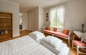 3 bedrooms, travel crib, free WiFi