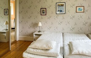 3 bedrooms, travel cot, free WiFi