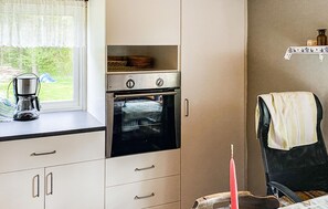 Frigorífico, horno, lavavajillas y cafetera o tetera