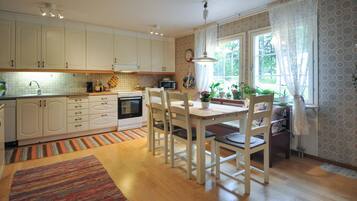 Fridge, stovetop, dishwasher, coffee/tea maker