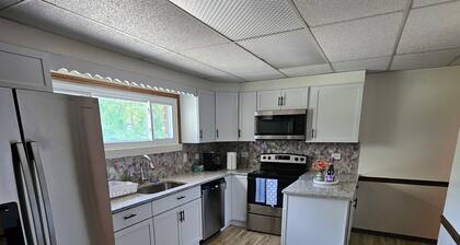 Charming 3-bedroom Lake House on Baseline Lake with WiFi AC in marvelous Allegan