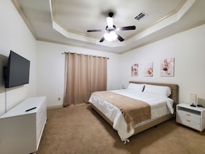 3 bedrooms, iron/ironing board, WiFi, bed sheets