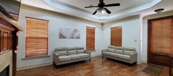 Charming 3-bedroom home with Fast WiFi, AC, and more in Carencro-Upper Lafayette