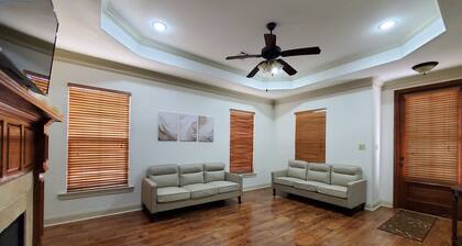 Charming 3-bedroom home with Fast WiFi, AC, and more in Carencro-Upper Lafayette