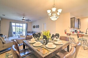 Dining - Disney retreat w/ pool, spa & game room (Davenport)