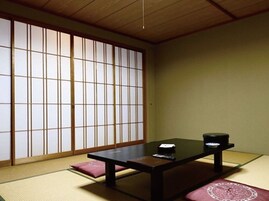 Cubrecamas, wifi gratis y ropa de cama 