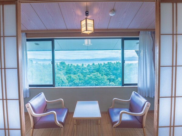 Basic Room, Non Smoking | Down comforters, free WiFi, bed sheets