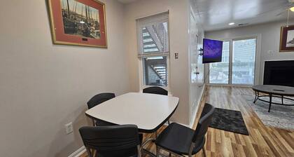 Cozy 1-bedroom condo in wonderful Alexandria with WiFi, AC, Free Parking