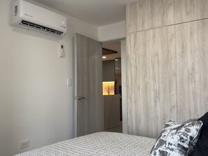 2 habitaciones, escritorio, wifi gratis y ropa de cama