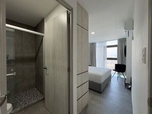 2 bedrooms, desk, free WiFi, bed sheets