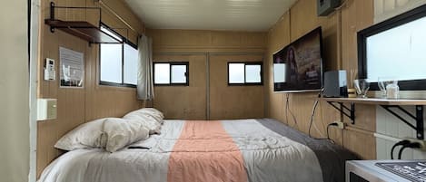 1 bedroom, free WiFi, bed sheets