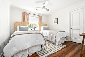 2 dormitorios, tabla de planchar con plancha, wifi gratis y ropa de cama