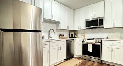Getaway Off Magnolia- Walk to Jordan Hare - 2/2 Condo